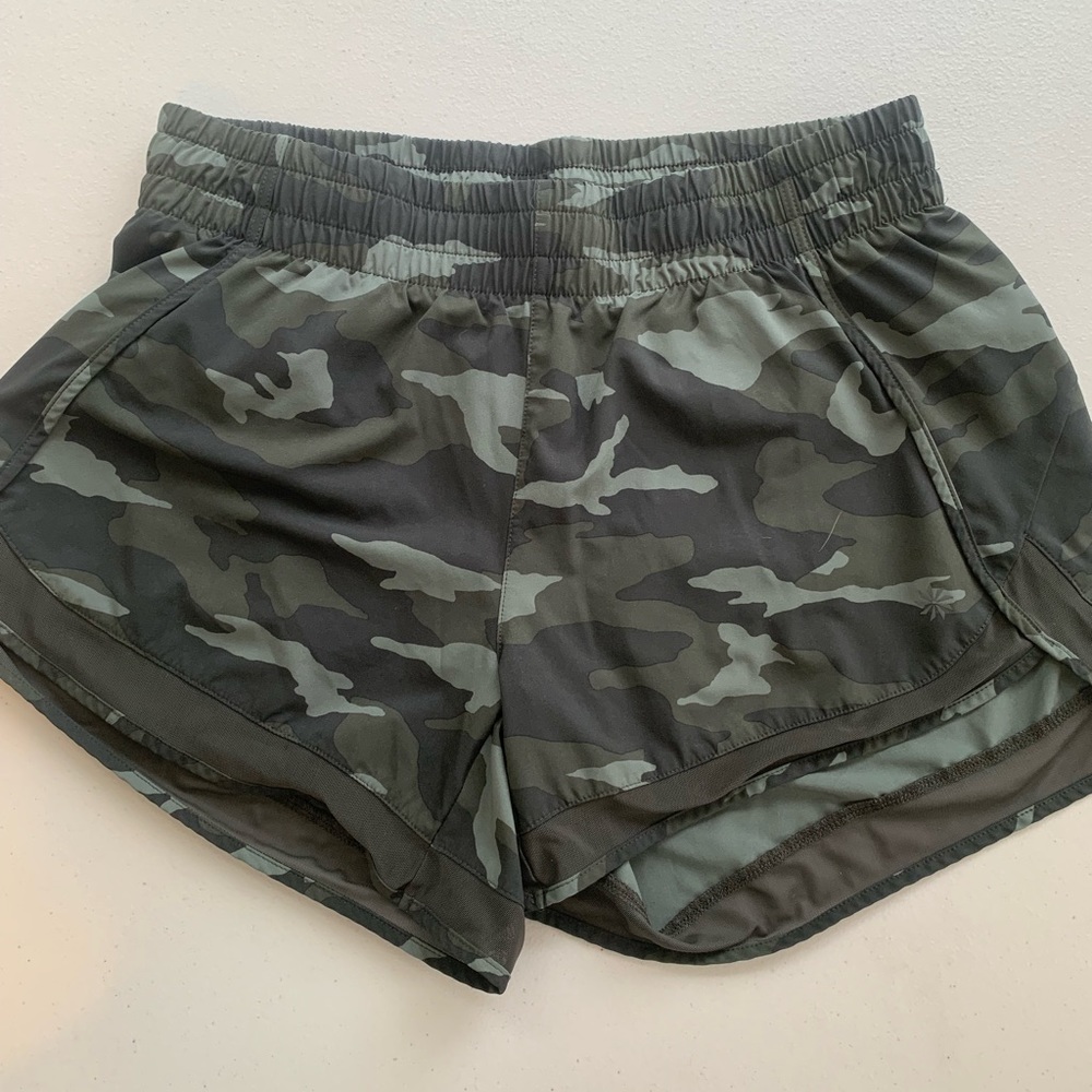 athleta camo mesh bottom shorts size S